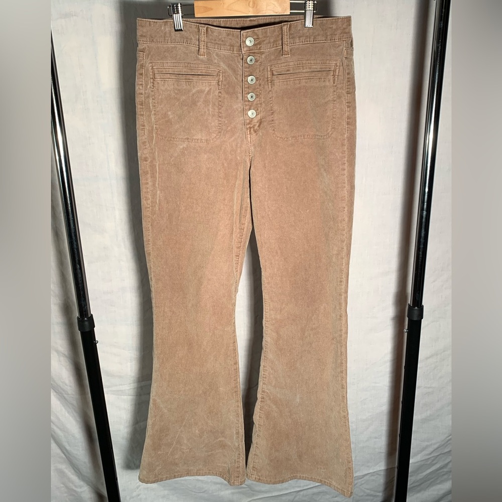 American Eagle Outfitters| Women’s Corduroy flare jeans| Size: 12| No flaws|